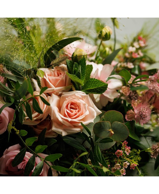 Ramo de rosas de jardín con flores silvestres de temporada - M